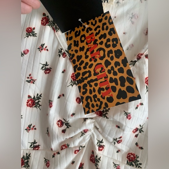 NWT Crop top with cute flowers size Medium - Picture 10 of 10